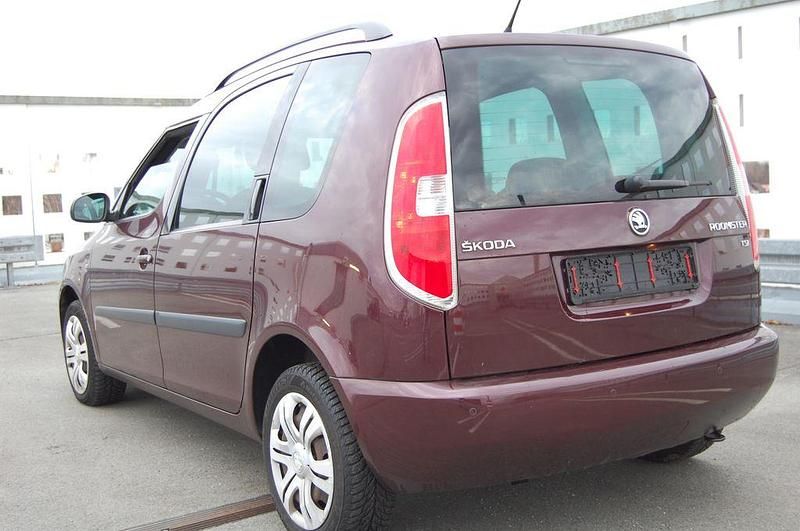 Gebraucht Skoda Roomster Plus Edition 86 PS (63 kW) 2013 Cervena rosso brunello/rosso b Van / Kleinbus
