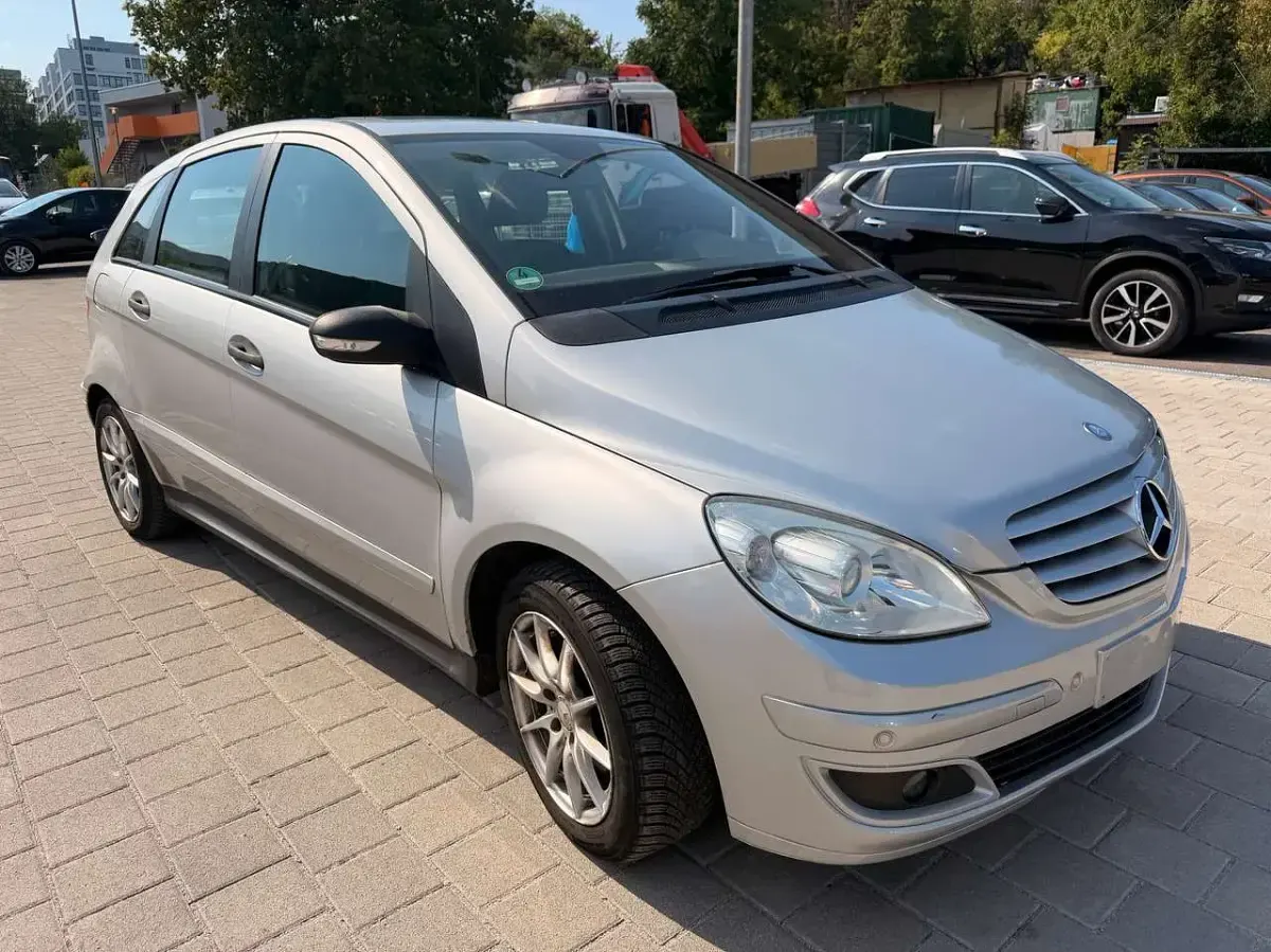 Gebraucht Mercedes B200 136 PS (100 kW) 2006 Polarsilber  metalliclack Van / Kleinbus