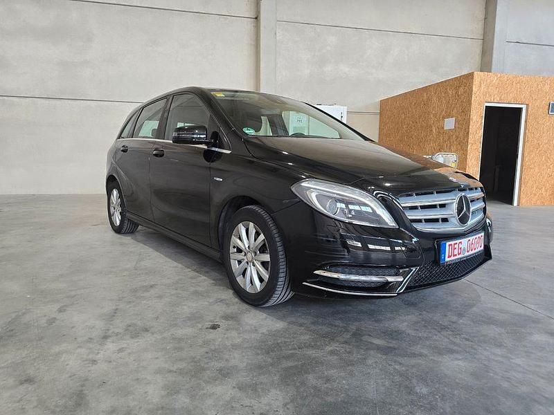 Gebraucht Mercedes B180 122 PS (89 kW) 2011 Schwarz Van / Kleinbus