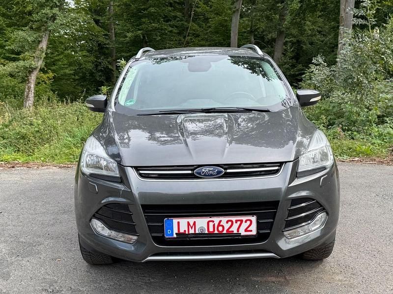 Grau Gebraucht 2016 Ford Kuga Titanium SUV | 8.999 € (Superpreis) - Bild 1/4