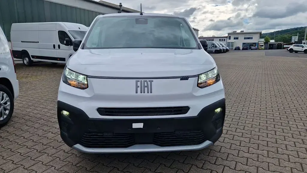 Neu Fiat Doblò 102 PS (75 kW) 2026 549 Van / Kleinbus