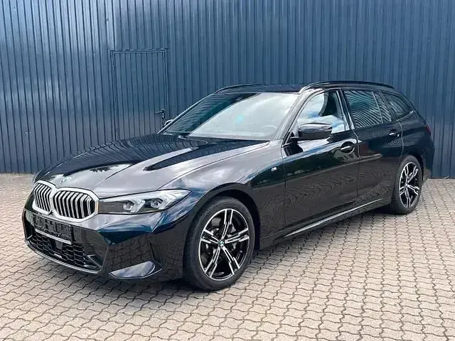 Gebraucht BMW 330 M Sport 245 PS (180 kW) 2025 Schwarz Kombi