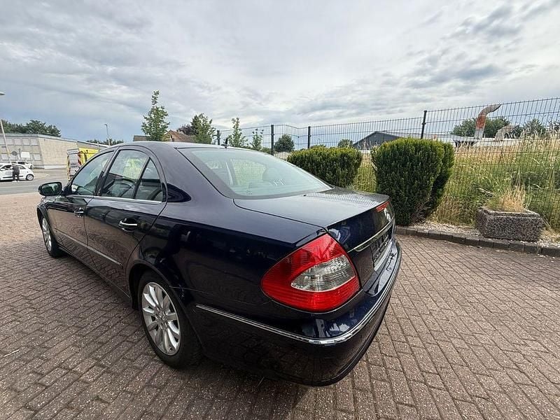 Gebraucht Mercedes E350 272 PS (200 kW) 2007 Blau Limousine