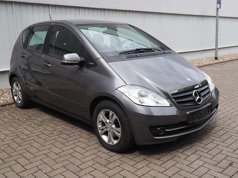 Grau Gebraucht 2010 Mercedes A180 Classic Limousine | 3.200 € (Superpreis) - Bild 1/4
