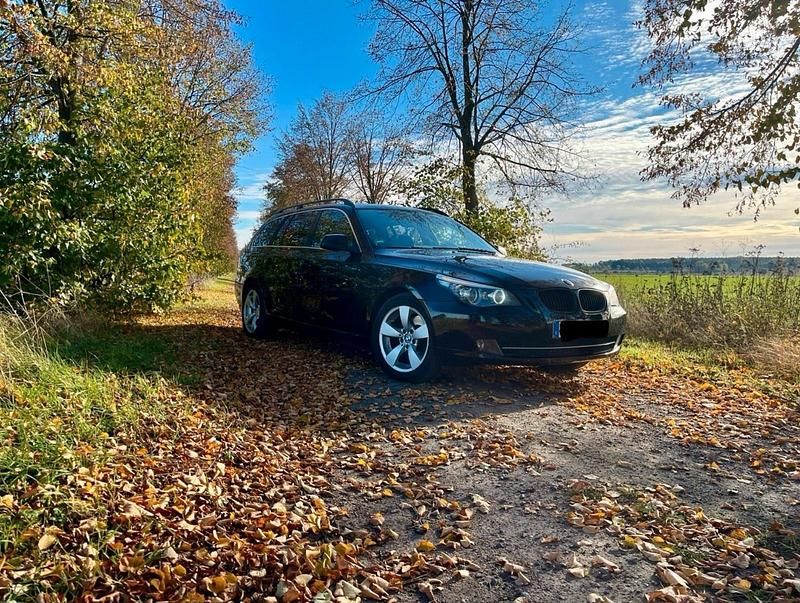 Gebraucht BMW 525 197 PS (144 kW) 2007 Schwarz Kombi