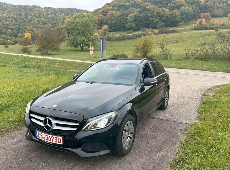 Schwarz Gebraucht 2016 Mercedes C220 Limousine | 12.298 € (Superpreis) - Bild 1/4