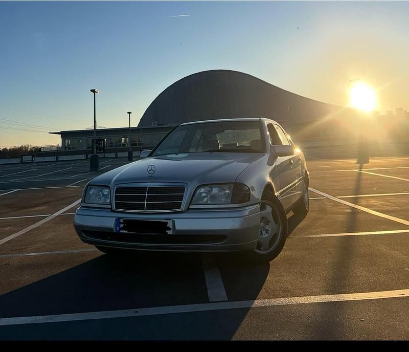Silber Gebraucht 1997 Mercedes C180 Limousine | 3.700 € (Fairer Preis) - Bild 1/4