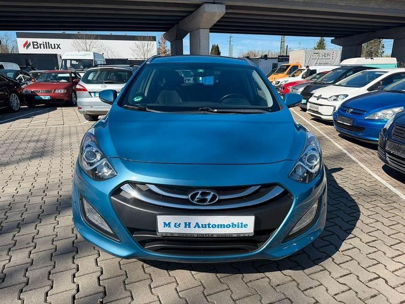 Gebraucht Hyundai i30 110 PS (80 kW) 2014 Aqua blue / met Kombi