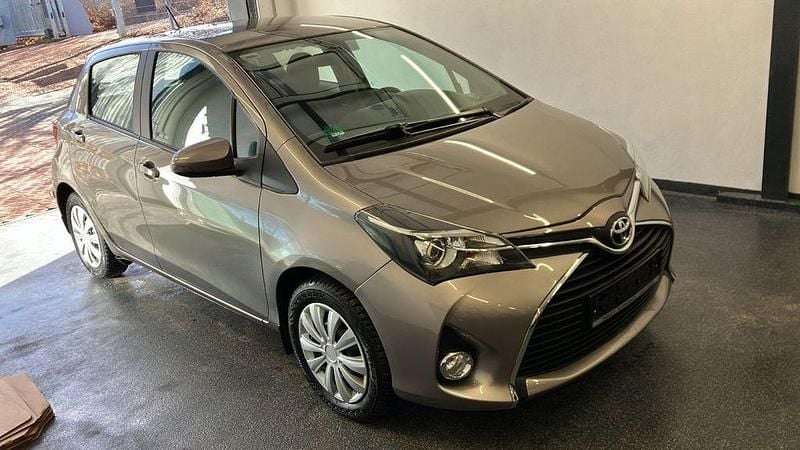 Gebraucht Toyota Yaris Comfort 99 PS (72 kW) 2014 Beige Kleinwagen