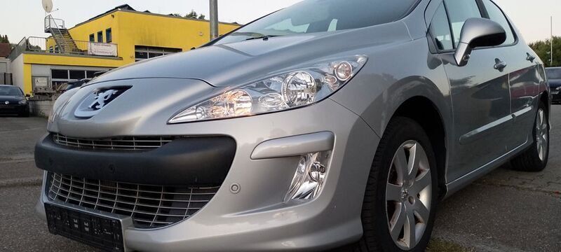 Silber Gebraucht 2010 Peugeot 308 Premium Limousine | 3.699 € (Etwas zu teuer) - Bild 1/4