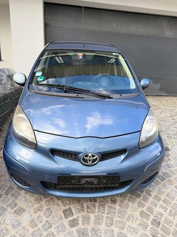 Blau Gebraucht 2009 Toyota Aygo Kleinwagen | 1.490 € (Guter Preis) - Bild 1/4