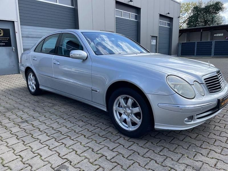 Gebraucht Mercedes E200 Elegance 140 PS (102 kW) 1997 Blau Limousine