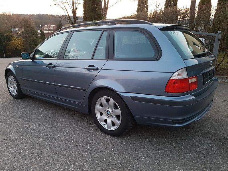 Gebraucht BMW 318 143 PS (105 kW) 2002 Blau Kombi