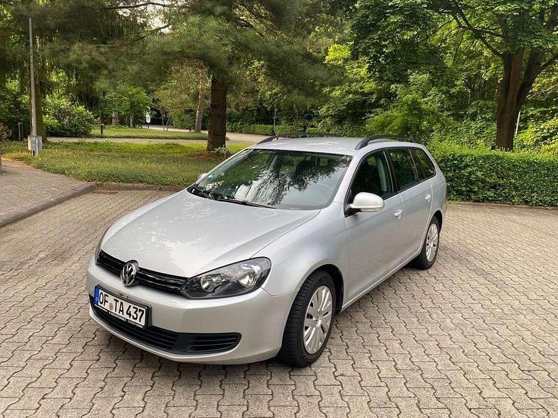 Silber Gebraucht 2010 VW Golf VI Comfortline Kombi | 4.950 € (Fairer Preis) - Bild 1/4