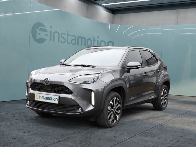Grau Gebraucht 2024 Toyota Yaris Cross Team SUV | 27.639 € (Fairer Preis) - Bild 1/2