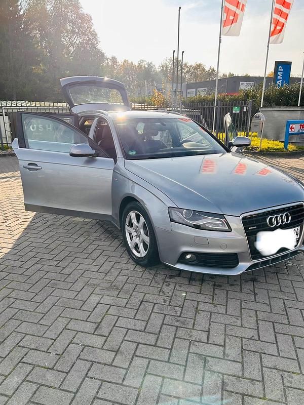 Grau Gebraucht 2011 Audi A4 S-Line Limousine | 9.000 € (Superpreis) - Bild 1/4