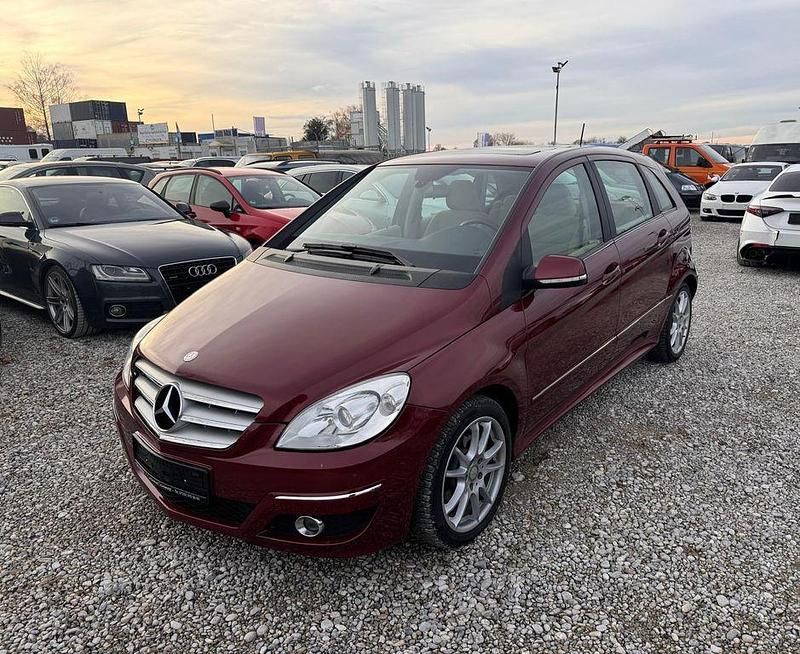 Rot Gebraucht 2010 Mercedes 180 Limousine | 6.800 € (Superpreis) - Bild 1/4