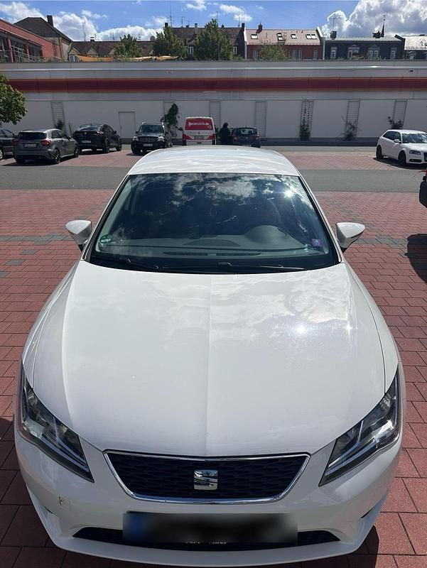 Weiß Gebraucht 2016 Seat Leon Limousine | 8.500 € (Guter Preis) - Bild 1/4