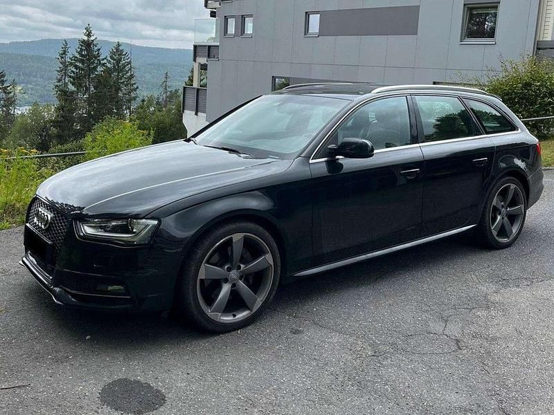 Schwarz Gebraucht 2013 Audi A4 Ambition Kombi | 13.850 € - Bild 1/4