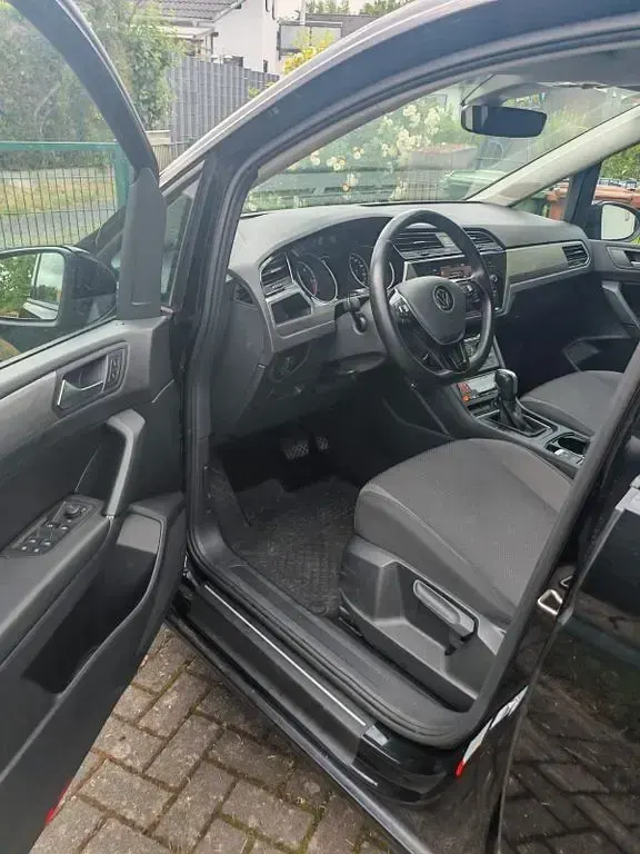 Gebraucht VW Touran Active 150 PS (110 kW) 2022 Schwarz Van / Kleinbus
