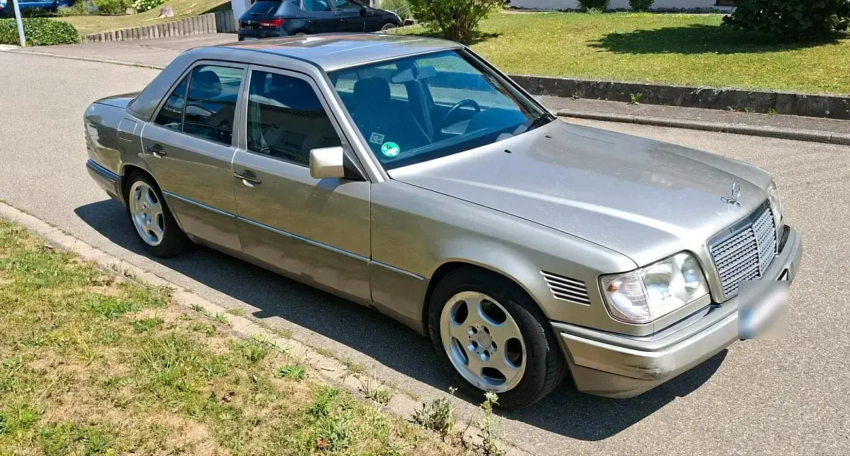 Gebraucht Mercedes E250 113 PS (83 kW) 1993 Silber Limousine