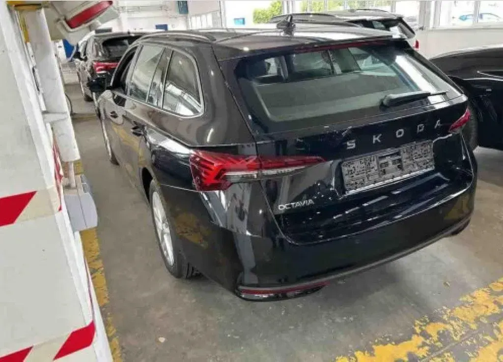 Gebraucht Skoda Octavia Selection 150 PS (110 kW) 2024 Schwarzmagic perleffekt Kombi