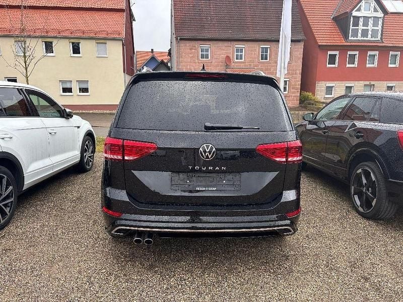 Gebraucht VW Touran R-line 150 PS (110 kW) 2024 Deep black perleffekt Van / Kleinbus