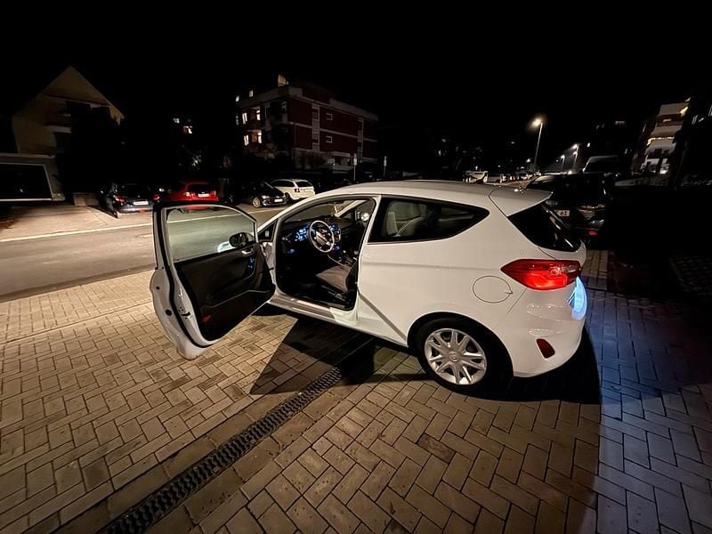 Gebraucht Ford Fiesta 71 PS (52 kW) 2018 Weiß Kleinwagen