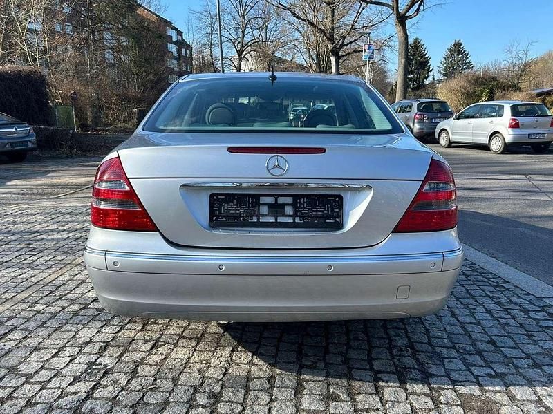 Second-hand Mercedes E200 163 CP (119 kW) 2003 Argintiu Berlinǎ