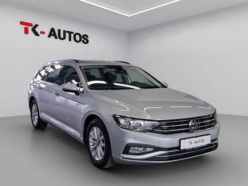 Gebraucht VW Passat 150 PS (110 kW) 2022 Silber Kombi