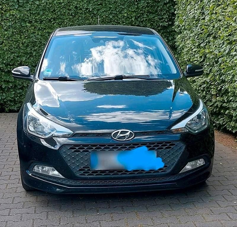 Gebraucht Hyundai i20 101 PS (74 kW) 2017 Schwarz Kleinwagen