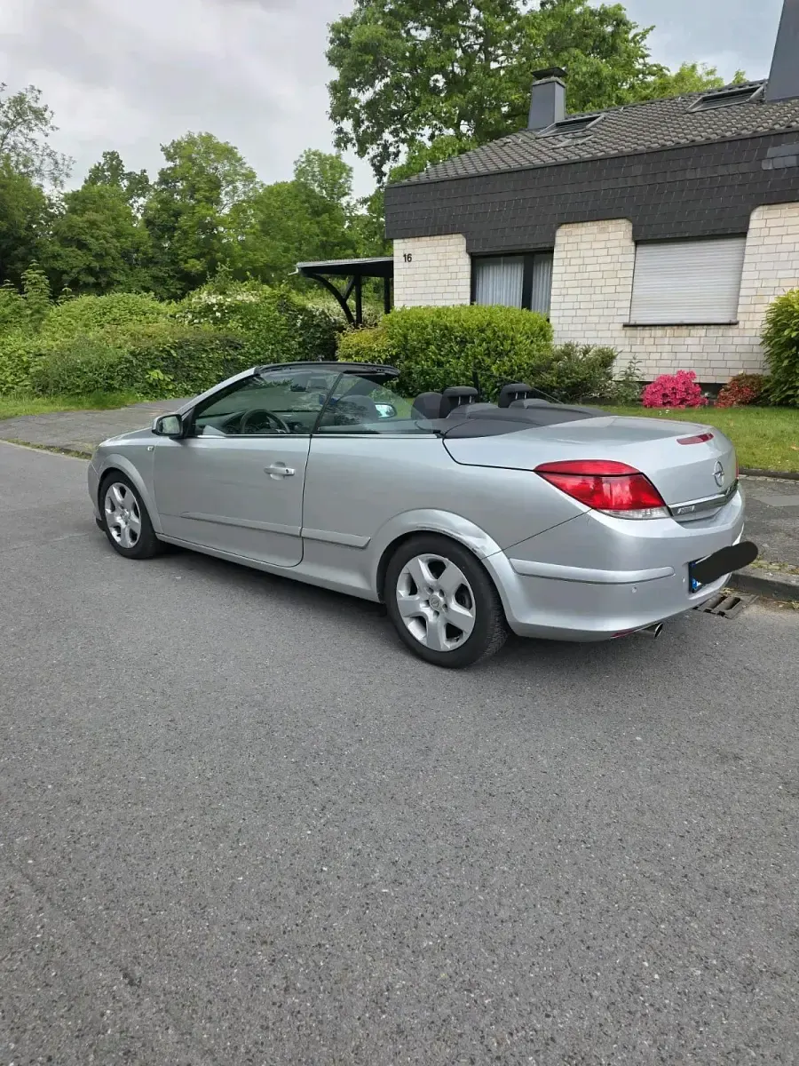 Używany Opel Astra Cabriolet 140 KM (102 kW) 2007 Srebrny Kabriolet