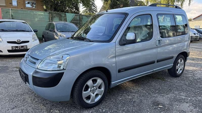 Grau Gebraucht 2004 Citroën Berlingo Van / Kleinbus | 3.499 € (Teuer) - Bild 1/4