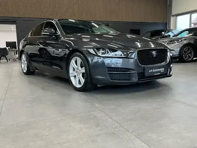 Gebraucht Jaguar XE Prestige 180 PS (132 kW) 2016 Grau Limousine