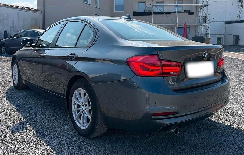 Gebraucht BMW 318 136 PS (100 kW) 2018 Grau Limousine