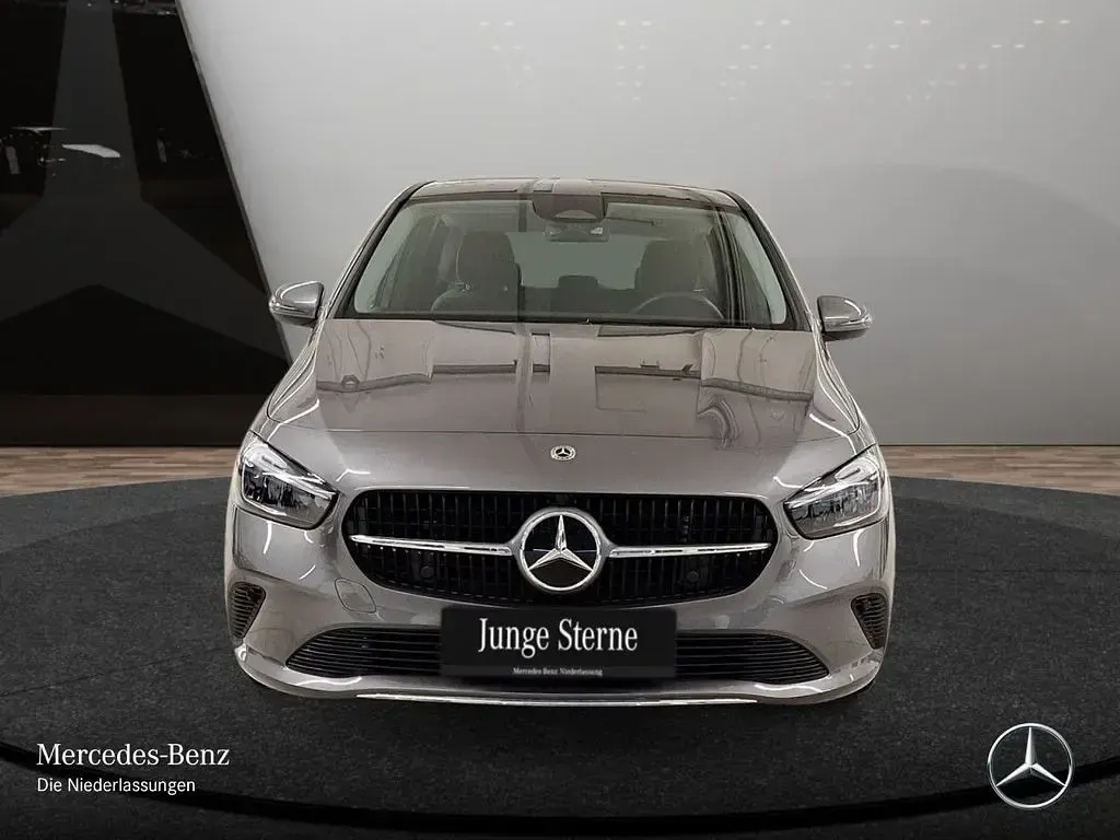 Gebraucht Mercedes B180 Progressive 136 PS (100 kW) 2025 Mountaingrau Kleinwagen