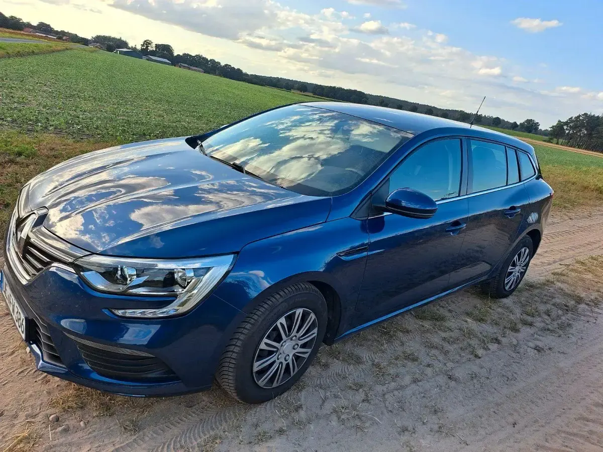 Gebraucht Renault Mégane GrandTour 140 PS (102 kW) 2019 Blau Kombi