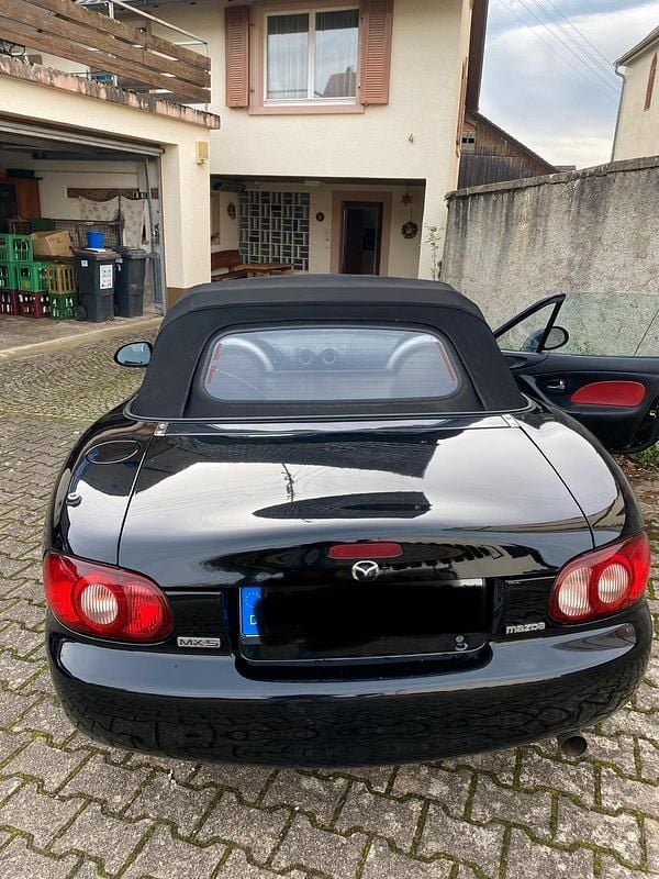 Second-hand Mazda MX5 110 CP (80 kW) 2004 Negru Cabrio