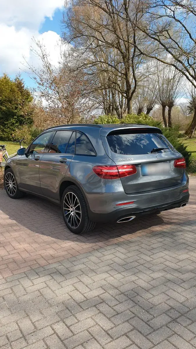 Gebraucht Mercedes GLC250 211 PS (155 kW) 2018 Grau SUV