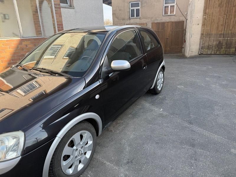 Second-hand Opel Corsa 75 CP (55 kW) 2002 Negru Hatchback