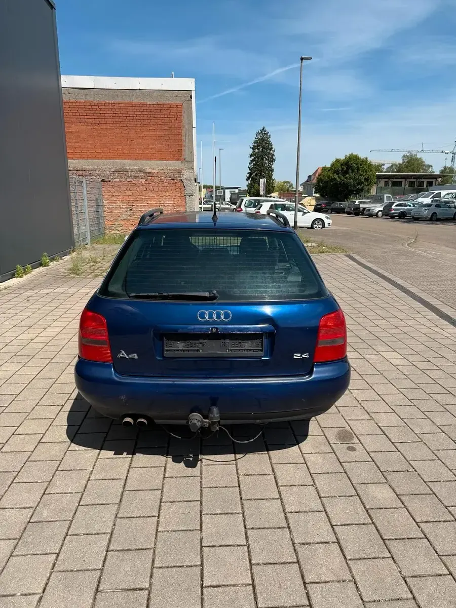 Używany Audi A4 S-Line 165 KM (121 kW) 1998 Niebieski Kombi