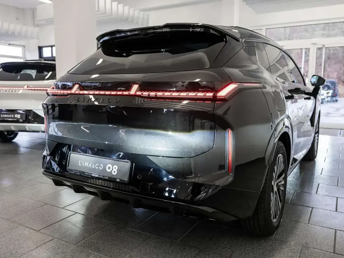 Nouă Lynk & Co 08 349 CP (256 kW) 2026 Negru SUV