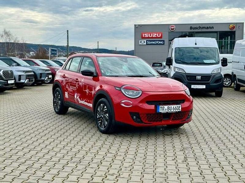 Rot Gebraucht 2023 Fiat 600E Red SUV | 29.980 € (Teuer) - Bild 1/4
