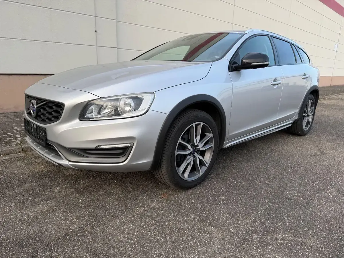 Gebraucht Volvo V60 CC 150 PS (110 kW) 2016 Silber Kombi