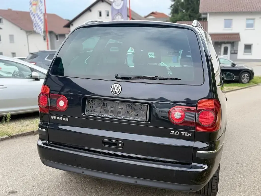 Gebraucht VW Sharan Trendline 140 PS (102 kW) 2010 Schwarz Van / Kleinbus