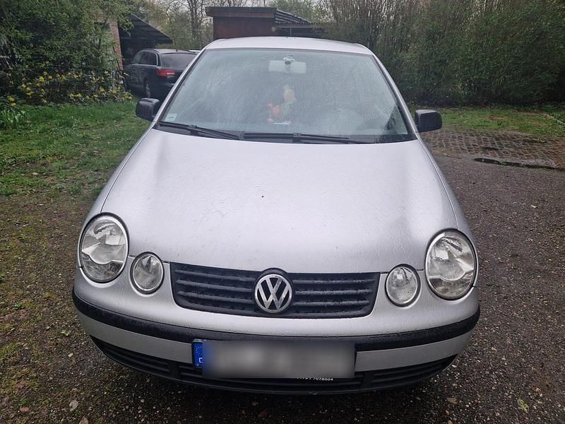 Silber Gebraucht 2003 VW Polo Limousine | 1.700 € (Etwas zu teuer) - Bild 1/4