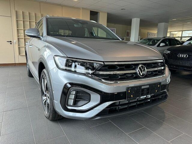 Pyritsilber metallic Gebraucht 2024 VW T-Roc R-line SUV | 34.850 € (Etwas zu teuer) - Bild 1/4