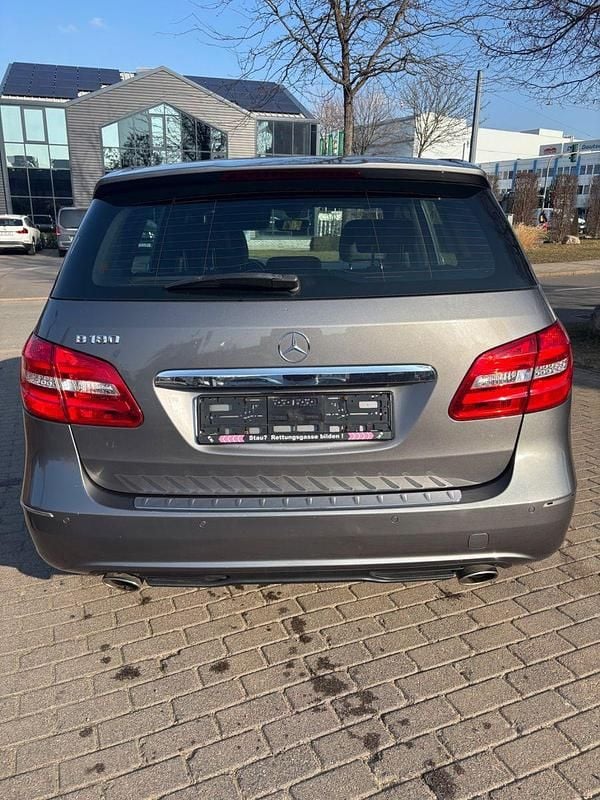 Gebraucht Mercedes B180 122 PS (89 kW) 2014 Grau Van / Kleinbus
