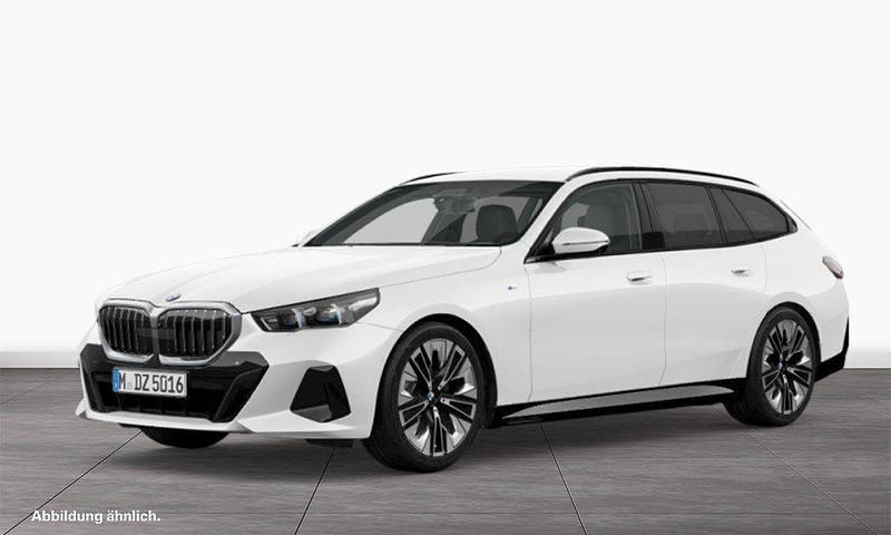 Weiß Gebraucht 2024 BMW 520 Comfort Edition Kombi | 56.510 € (Etwas zu teuer) - Bild 1/3