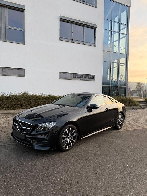 Gebraucht Mercedes E300 AMG line 245 PS (180 kW) 2019 Schwarz Coupé
